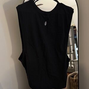 Women’s black free people tank